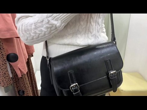 ❤️ Masturbasyona giştî ya keçika ciwan FeralBerry bi dilopek li jûreya fitarê ❤️ Porno li porno ku.newsexxxx.ru ️❤